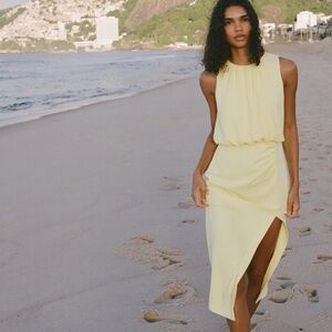 🎉SALE🎉NWT💛Light Yellow Midi Dress